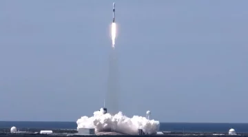 Запуск Falcon 9 на орбиту Земли. Фото: скриншот Twitter