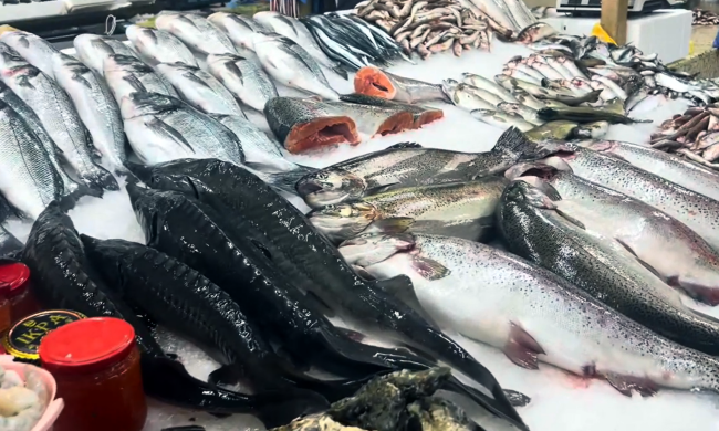 Украинцев предупредили касательно рыбы и морепродуктов. Фото: YouTube