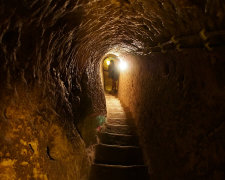 Мужчина случайно обнаружил вход в древний подземный город: храмы, колодцы, винодельня