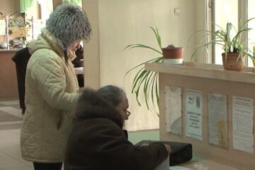 Украинцам раздадут почти по тысяче гривен: документы принимают уже с 1 декабря, подробности