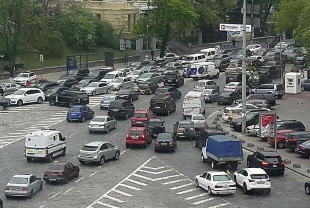 Все лето дорог не будет: пробки в Киеве затянутся надолго, подробности