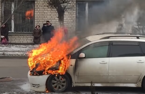 Пожар авто. Фото: скриншот Youtube-видео