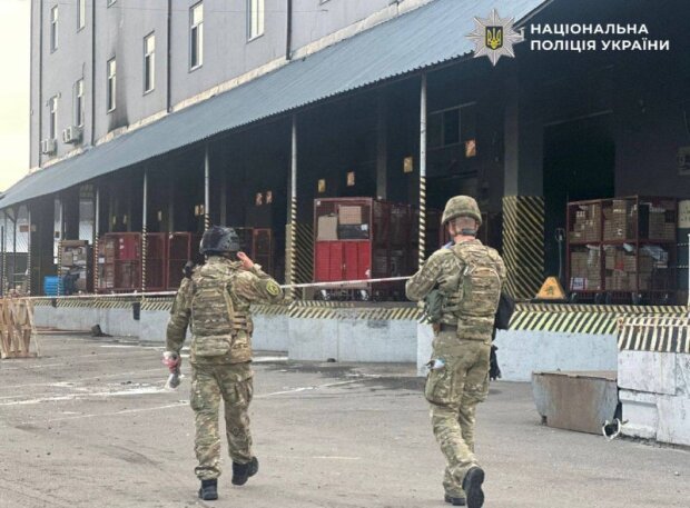 Вибух посилки під час огляду у Києві: поліція на місці події