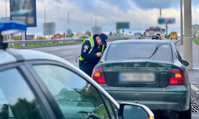 Водіям в Україні прощають більшу частину штрафів за ПДР