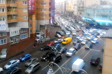 В Киеве массово перекрывают движение автотранспорта. Фото: YouTube