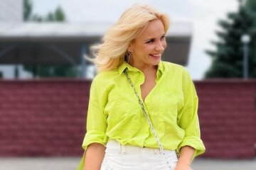 "Люблю лето за яркие цвета…": зажигательная Лилия Ребрик восхитила фанатов роскошной фигуркой в красочном платье