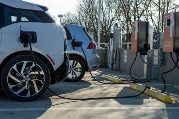 Украинцы массово пересаживаются на электрокары: спрос на авто стал рекордным