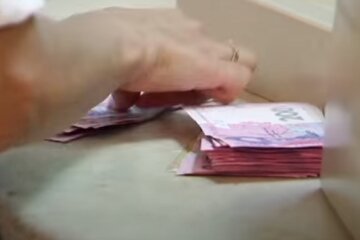 В Україні планують запровадити "самозаборону" на кредит. Фото: Скріншот YouTube