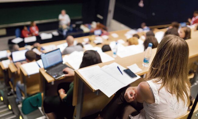 Скільки коштує навчання в київських ВНЗ в 2026 році. Фото: скрін YouTube