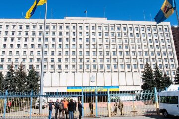 Из здания ЦИК срочно эвакуируют людей. Есть информация о заминировании