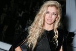 Алиса в стране чудес: Брежнева растрогала поклонников нежным образом