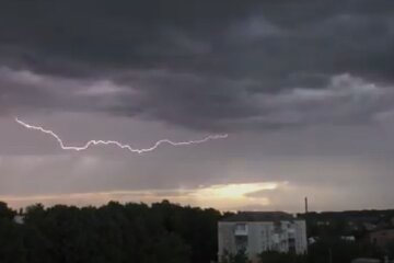 Блискавка. Фото: скріншот YouTube-відео