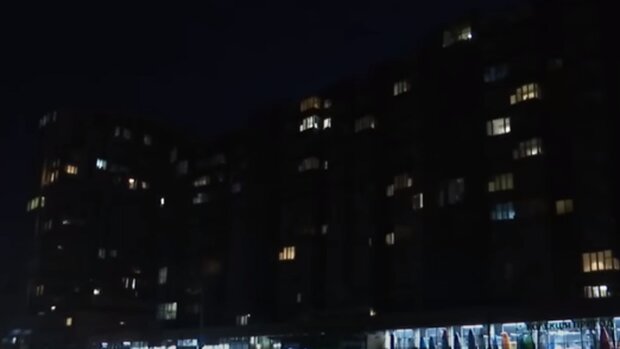 Світло у квартирах українців. Фото: скріншот YouTube-відео