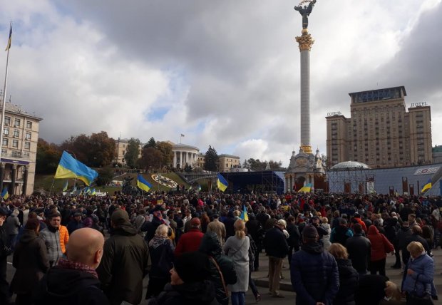 Прямо сейчас: столицу снова трясет - тысячи вышли на Майдан. Ситуация становится опасной