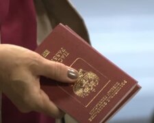 Паспорт рф. Фото: скріншот YouTube-відео