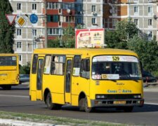 Кто первый соберет денежки: в Киеве маршрутчики устроили поединок, зрелище не для слабонервных