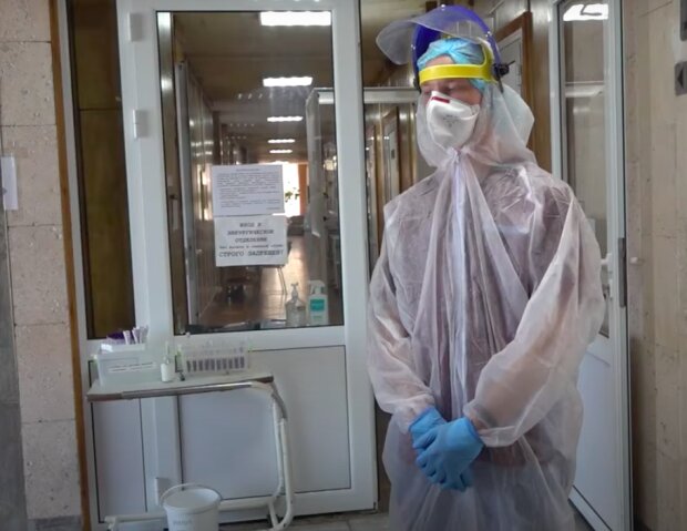 Валятся с ног, но держатся: в Харькове выпускники из Купянска трудятся в инфекционке