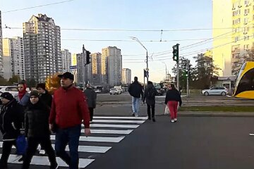 Толпа людей. Фото: YouTube