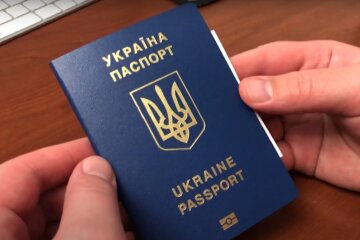 Паспорт. Фото: YouTube, скрін