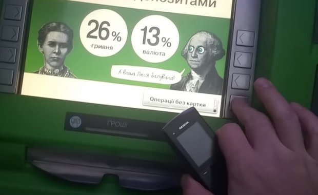 Украинцы обвинили ПриватБанк в сговоре с мошенниками. Фото: скриншот YouTube