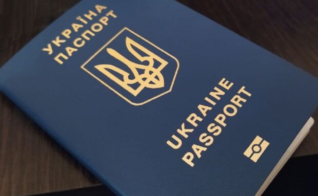 Паспорт гражданина Украины. Фото: Стена