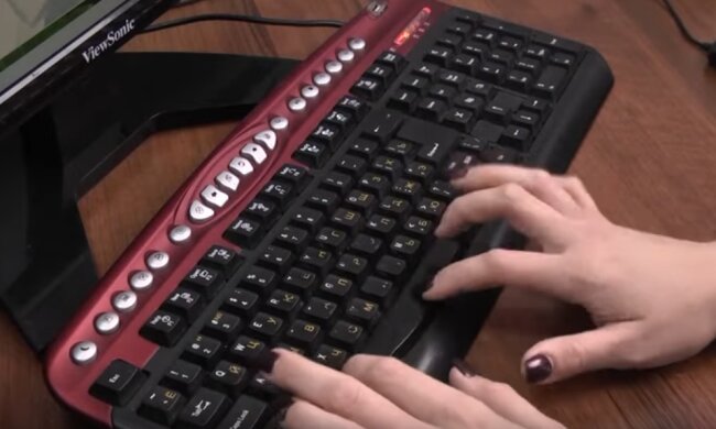 В Кабмине предложили регистрацию в электронной форме. Фото: YouTube