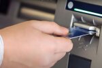 Налоговая будет проверять поступления на карту: бухгалтер предупредила украинцев