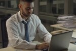 Робота за комп'ютером Фото: скріншот YouTube-відео