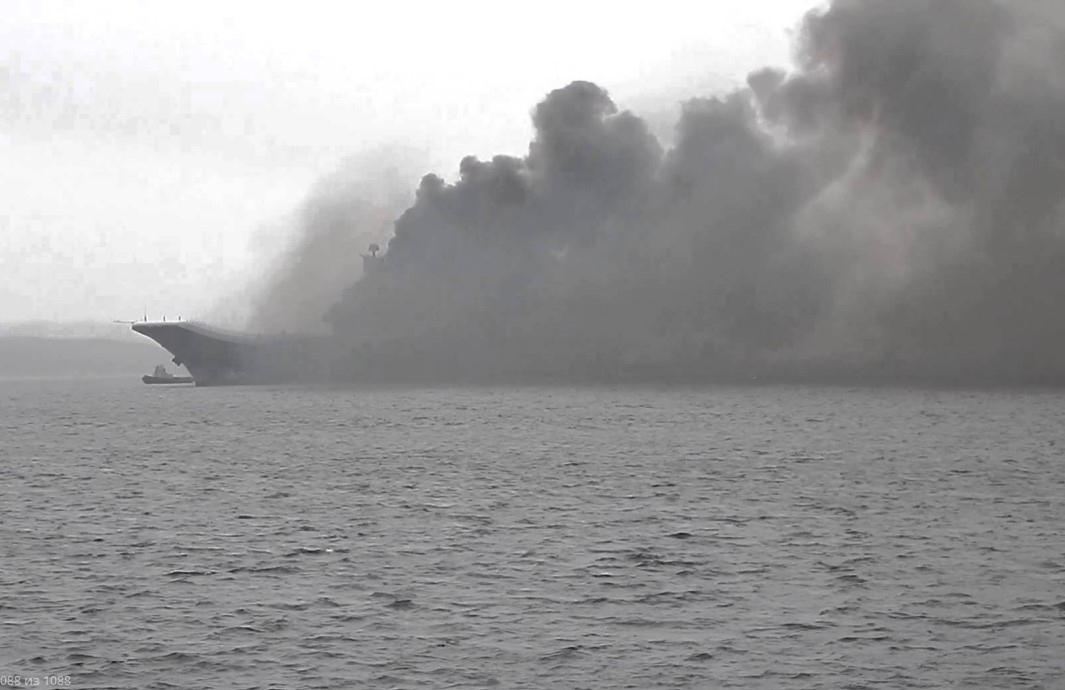На путинском флоте масштабное ЧП: горит авианосец "Адмирал ...