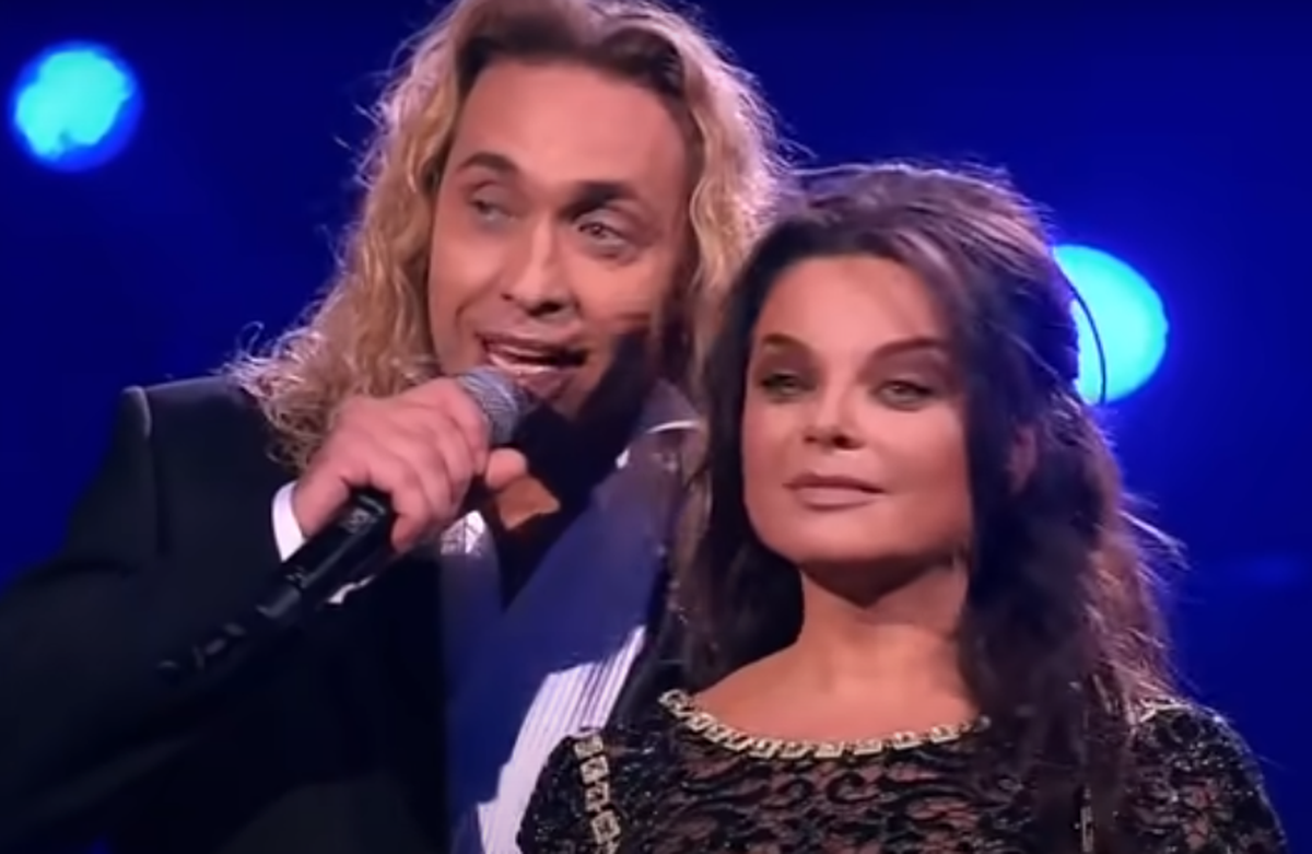 Мальчик вырос сын Королевой и Тарзана влюбился в