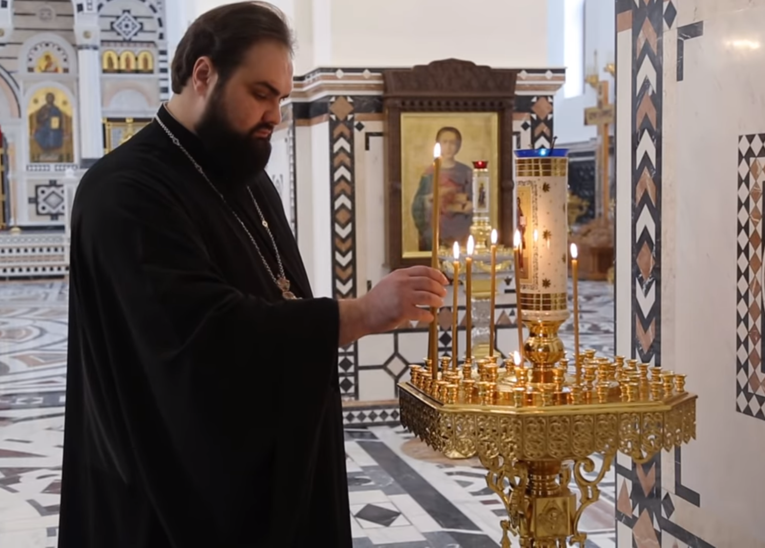 Можно ли ставить свечку некрещенному. Молитва преподобного льва оптинского о некрещеных. Как поставить свечку за упокой. Как поминать некрещеного человека. Свечи в церкви за упокой.