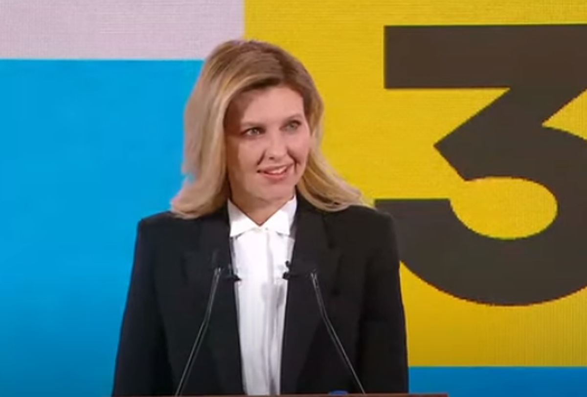 Первая леди Украины Елена Зеленская появилась на публике в стильном костюме - Vimarsana News