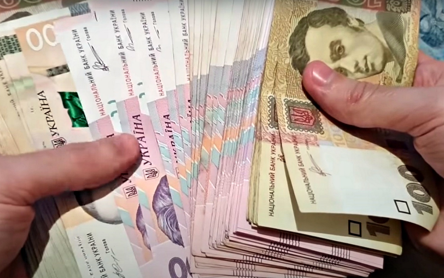 9000 грн в канадских долларах