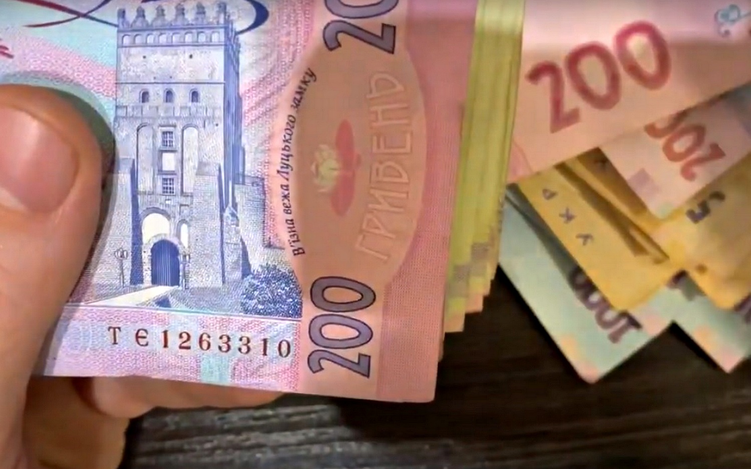 8500 сомов в рублях