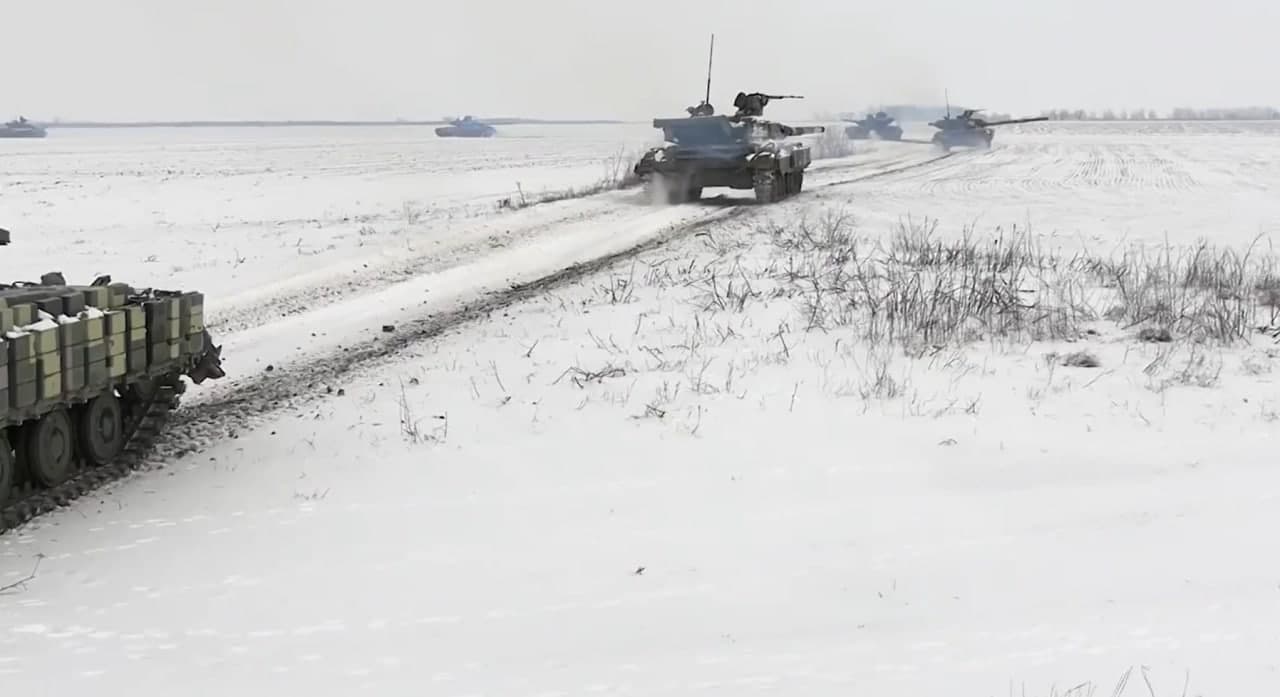 Ситуация на границе с украиной последние новости. Российские войска на границе с Украиной. Военные на границе. Российские военные на границе с Украиной. Российская армия на границе с Украиной.