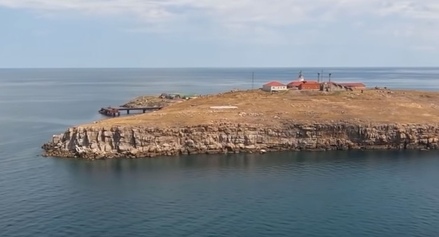 о змеиный в черном море