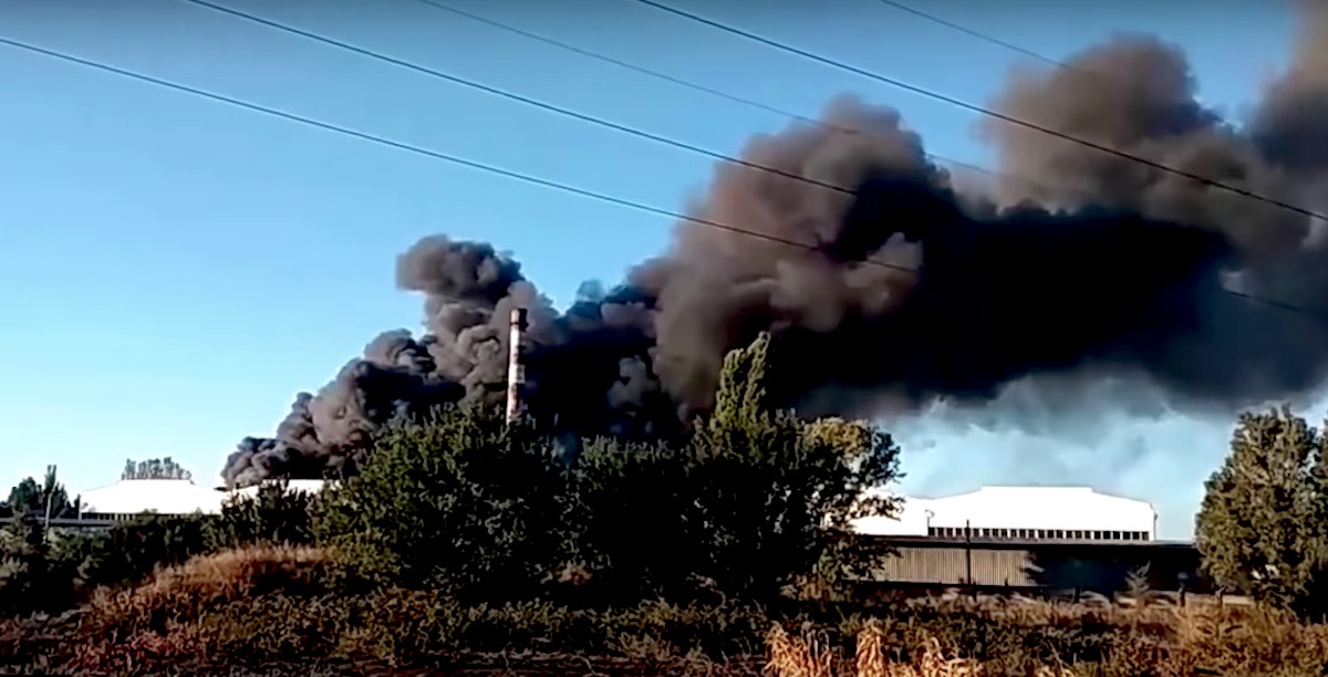 Феодосия удар всу. Взрыв склада с боеприпасами. Взрывы на складах боеприпасов в Украине.