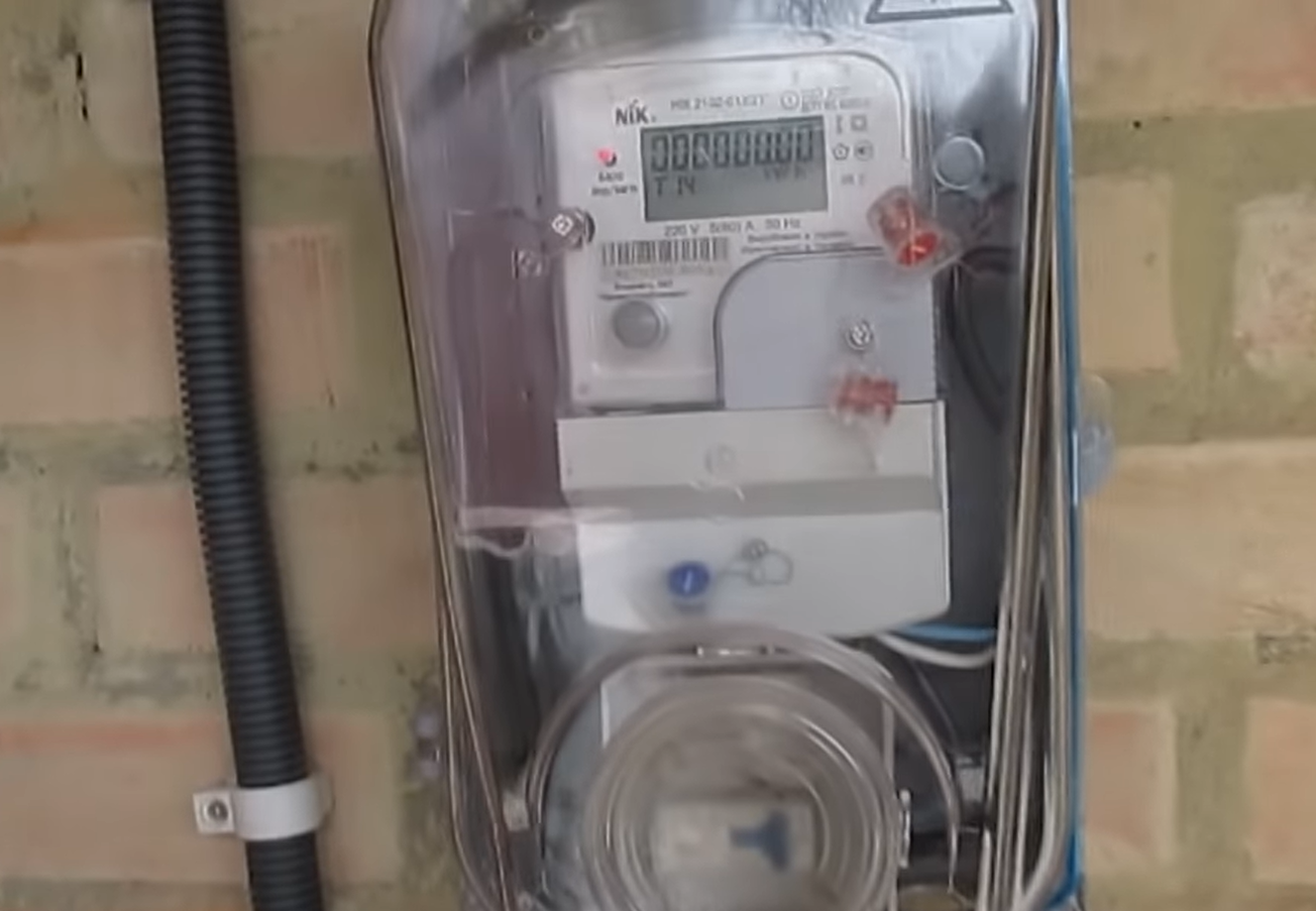 Украинцам рассказали, как платить за электричество в два раза меньше