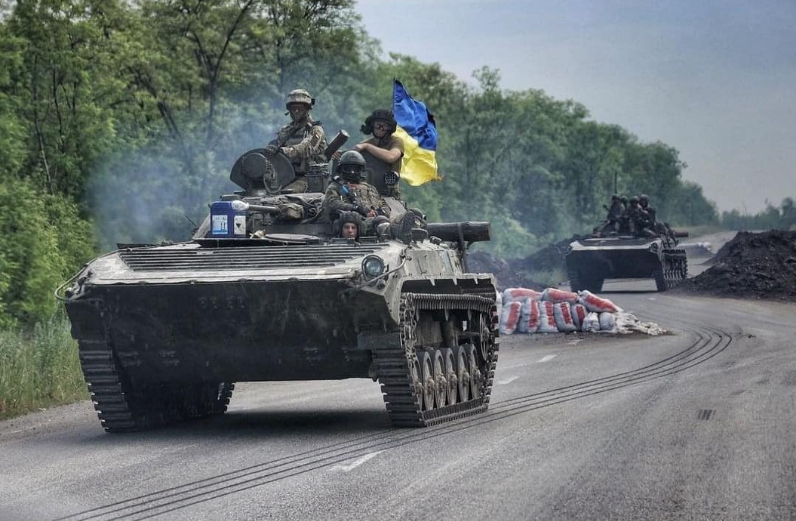 Перегруппировка войск. Российские танки на Украине. Украинские танки. Z на военной технике. Военная техника Украины.