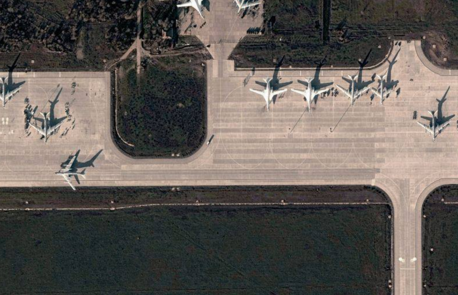 Аэродром саки в новофедоровке. Аэродром псков. Сольцы авиабаза. Атакованные российские аэродромы. Атакованные российские аэродромы.