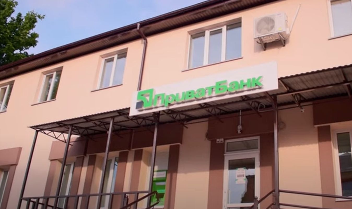 ПриватБанк почав блокувати картки пенсіонерам