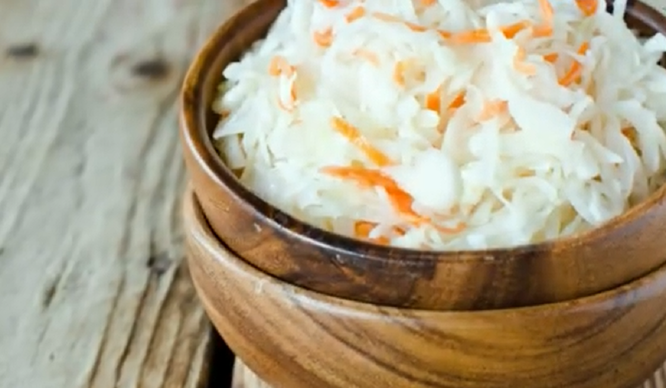 Квашение бактерии. Sauerkraut – квашеная капуста.. Кислая капуста зауэркраут (Sauerkraut). Кованая капуста. Солить капусту.