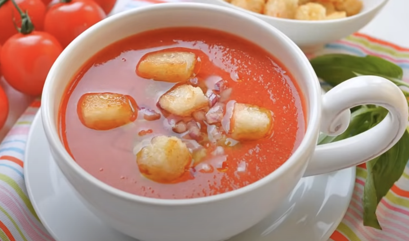 Гаспачо со сладким перцем и черешковым сельдереем